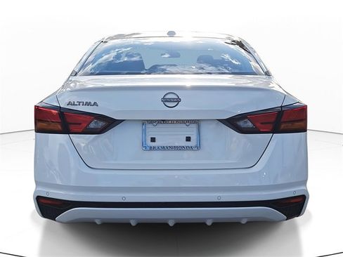 Used 2025 Nissan Altima 2.5 SV image 4