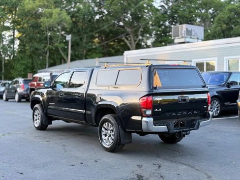 Used 2018 Toyota Tacoma SR5 AWD/4WD image 6