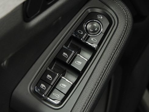 Certified 2026 Porsche Macan AWD/4WD image 28