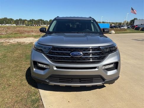 Used 2021 Ford Explorer XLT w/ Equipment Group 202A image 8