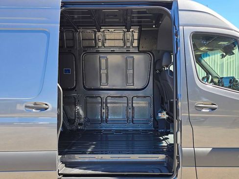 Used 2026 Mercedes-Benz Sprinter 2500 image 14