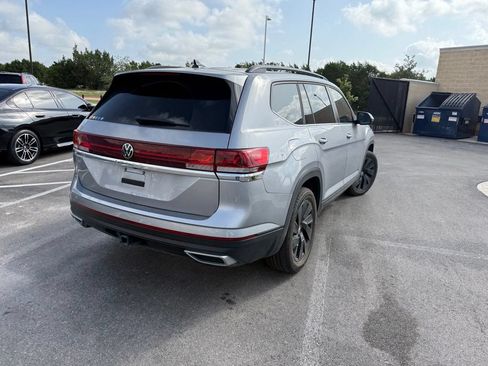 Used 2024 Volkswagen Atlas SE FWD image 4