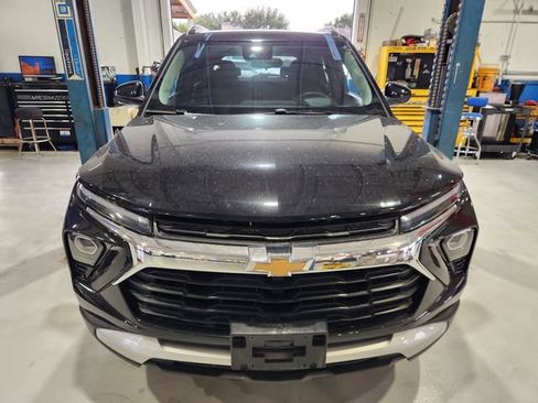 Used 2025 Chevrolet TrailBlazer LT AWD/4WD image 2