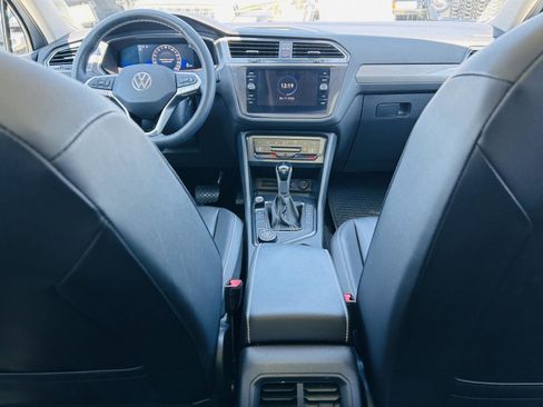 Used 2022 Volkswagen Tiguan SE image 23
