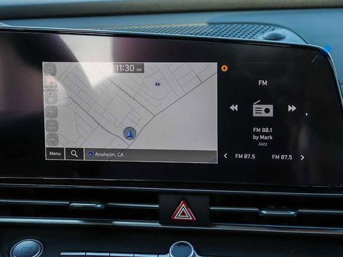 New 2025 Hyundai Elantra Limited image 17