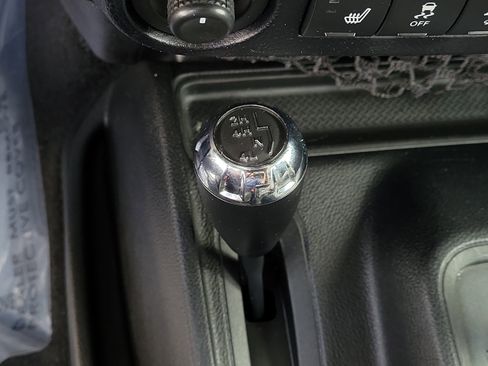 Used 2014 Jeep Wrangler Unlimited Sahara image 25