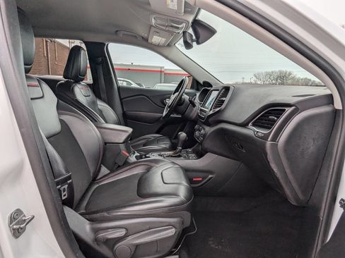 Used 2019 Jeep Cherokee Trailhawk w/ Comfort/Convenience Group image 15