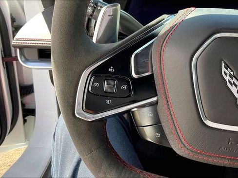 Used 2022 Chevrolet Corvette Stingray Premium Cpe w/ Z51 Performance Package image 17