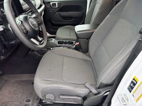 Used 2025 Jeep Wrangler Willys image 10