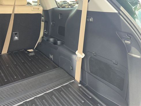 Used 2025 Toyota Highlander XLE AWD/4WD image 34