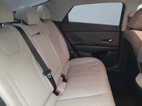 Used 2021 Hyundai Elantra Limited image 19