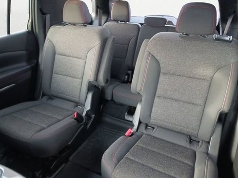 Used 2024 Chevrolet Traverse Z71 w/ Enhanced Driving Package image 9