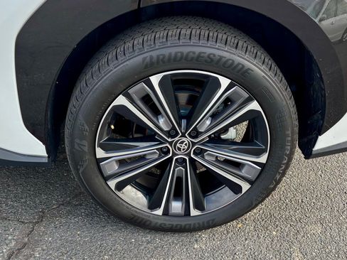 Used 2023 Toyota bZ4X AWD image 9