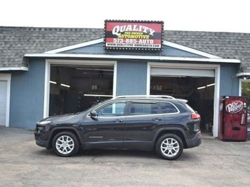 Used 2014 Jeep Cherokee Latitude FWD image 1