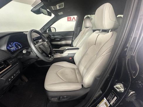 Used 2024 Toyota Grand Highlander AWD Hybrid image 17