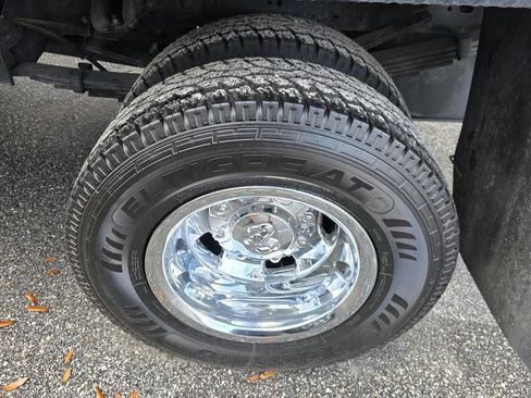 Used 2024 RAM 3500 Tradesman w/ Chrome Appearance Group AWD/4WD image 33