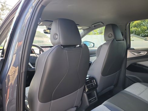 New 2025 Volkswagen ID.4 Pro image 13