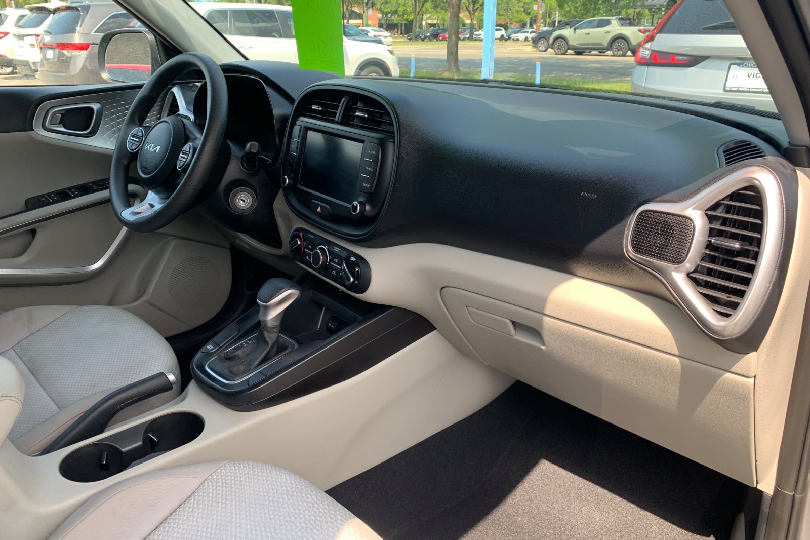 Used 2025 Kia Soul LX w/ LX Technology Package FWD image 18