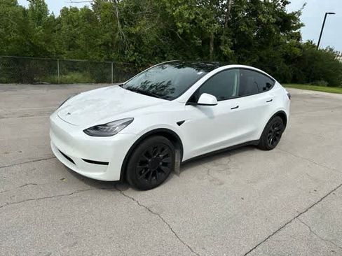 Used 2022 Tesla Model Y Long Range AWD/4WD image 12