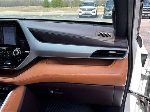 Used 2020 Toyota Highlander Platinum image 27