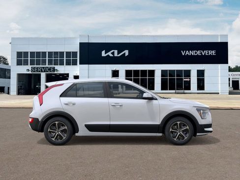 New 2026 Kia Niro LX image 9