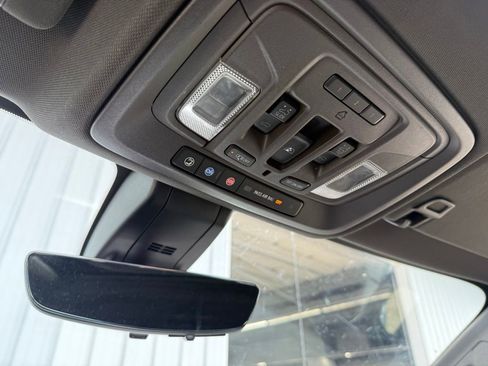 Used 2019 Chevrolet Silverado 1500 LTZ w/ LTZ Premium Package AWD/4WD image 15