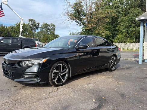 Used 2018 Honda Accord Sport image 3