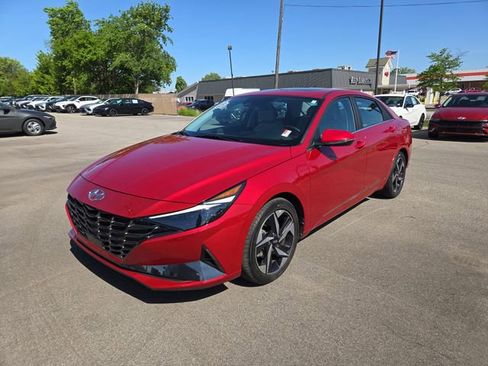 Certified 2023 Hyundai Elantra Limited w/ Preferred Accessory Package FWD image 2