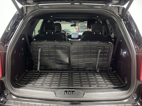 Used 2020 Ford Explorer XLT w/ Equipment Group 202A AWD/4WD image 18
