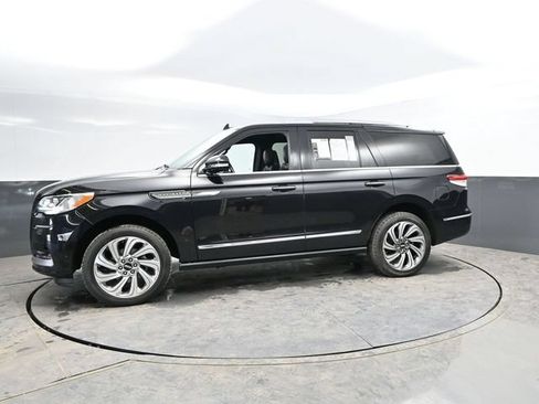 Used 2024 Lincoln Navigator Reserve AWD/4WD image 4
