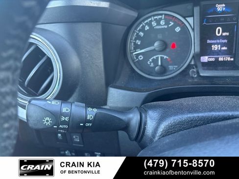 Used 2022 Toyota Tacoma TRD Off-Road w/ TRD Premium Off Road Package AWD/4WD image 26