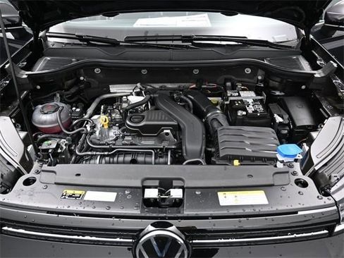 New 2026 Volkswagen Taos SE image 15