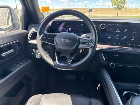 Certified 2025 Chevrolet Suburban Z71 AWD/4WD image 13