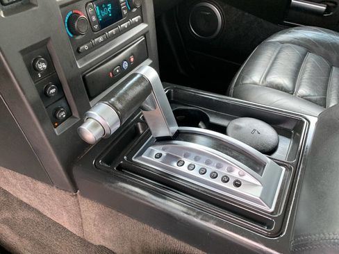 Used 2005 HUMMER H2 SUT w/ Preferred Equipment Group image 16