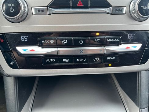 Used 2020 Ford Explorer XLT w/ Comfort Package image 25