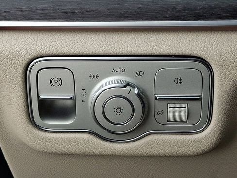 Used 2022 Mercedes-Benz GLS 450 4MATIC image 27