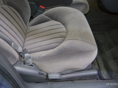 Used 2005 Pontiac Bonneville SE image 18