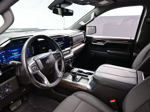 Used 2024 Chevrolet Silverado 1500 LT Trail Boss w/ LPO, Dark Essentials Package image 8