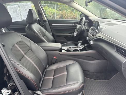 Used 2025 Nissan Altima 2.5 SR AWD/4WD image 9