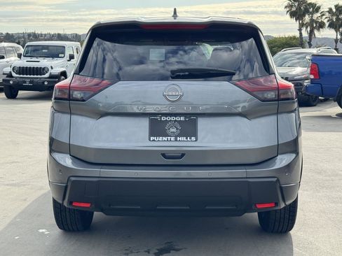 Used 2025 Nissan Rogue SV FWD image 5