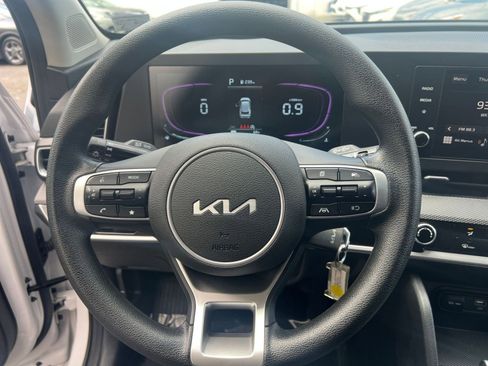 Used 2025 Kia Sportage LX FWD image 27