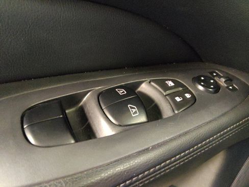 Used 2020 Nissan Pathfinder SL FWD image 27