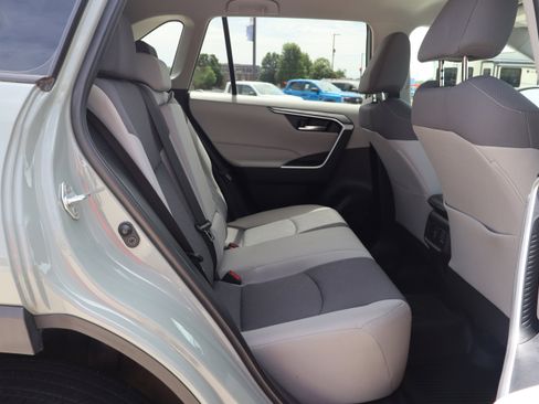 Used 2022 Toyota RAV4 XLE AWD/4WD image 11