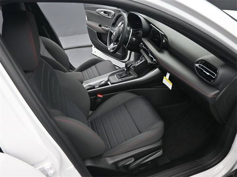 New 2025 Dodge Hornet R/T image 18