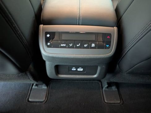 Used 2025 Nissan Pathfinder SL AWD/4WD image 11