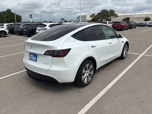 Used 2022 Tesla Model Y Performance image 5