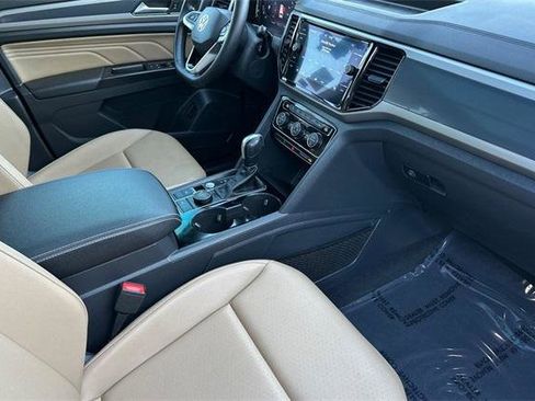 Used 2020 Volkswagen Atlas Cross Sport SEL image 17