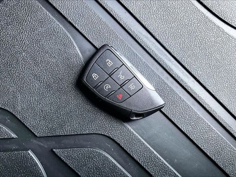 Used 2024 Chevrolet Suburban High Country image 32