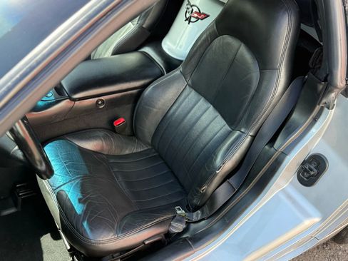 Used 1998 Chevrolet Corvette Convertible w/ Memory Pkg RWD image 11