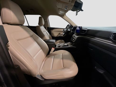 Used 2023 Ford Explorer XLT w/ Equipment Group 202A image 20